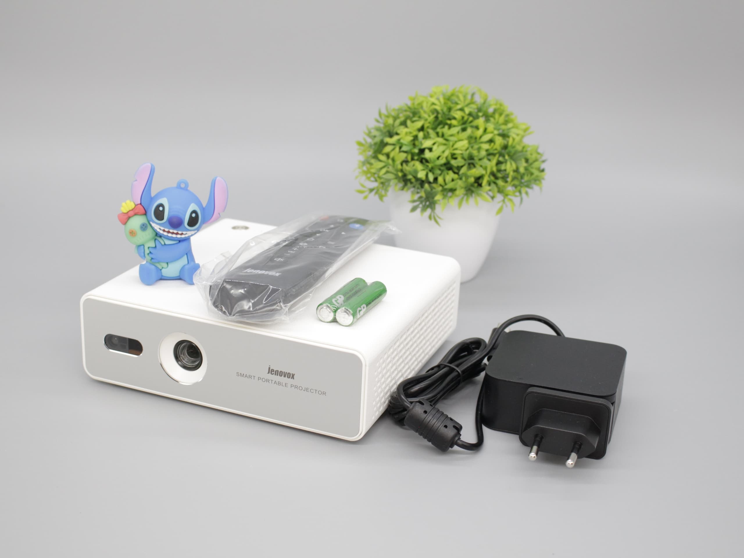 Projecteur DLP Mini Jenovox M5 - Outdoor Camping Videos avis et prix